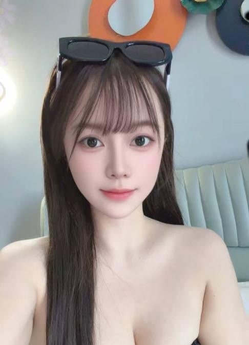 胸大粉嫩颜值小姐姐 图片 2