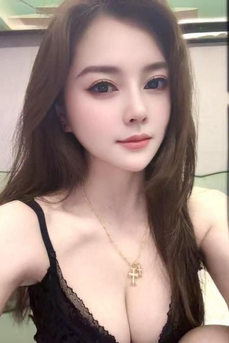 高颜值大奶骚妇 图片 2
