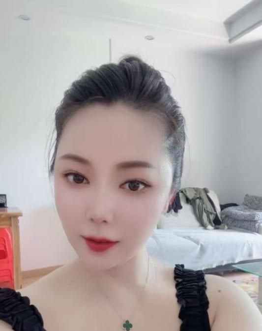 性感大奶莉莉 图片 1