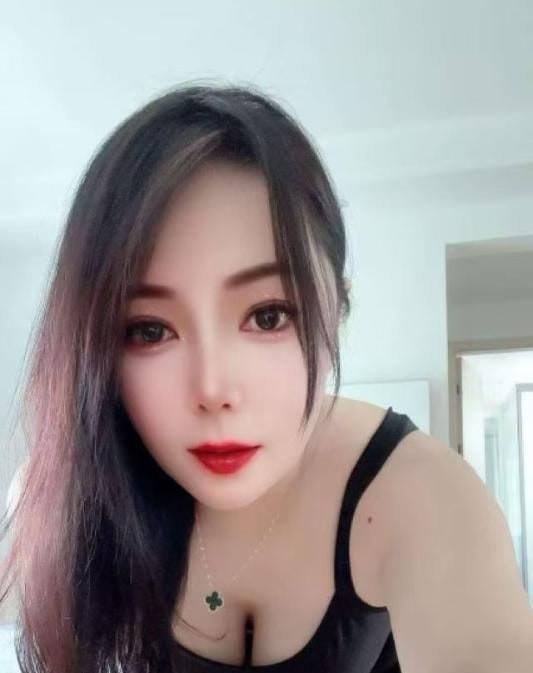 性感大奶莉莉 图片 2
