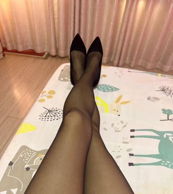 风骚黑丝熟女 图片 2