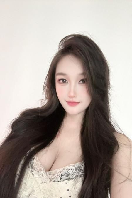 天河性感大奶李欣冉 图片 2