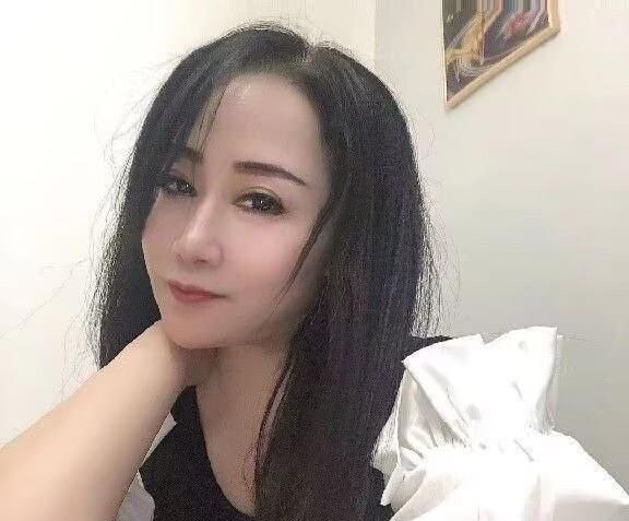 一线条大胸少妇 图片 2