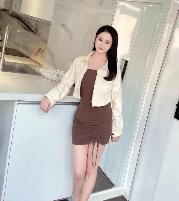 一线条大胸少妇 图片 3