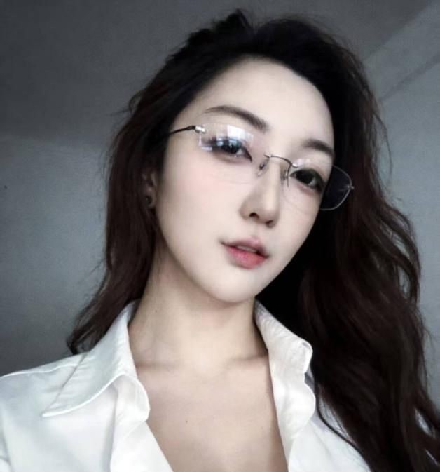 浦东御姐兼职莞式服务 图片 4