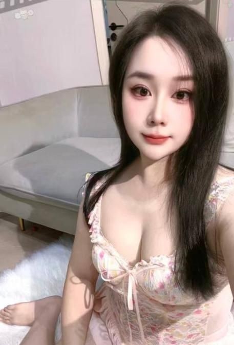 D乳会夹风骚小妹 图片 1