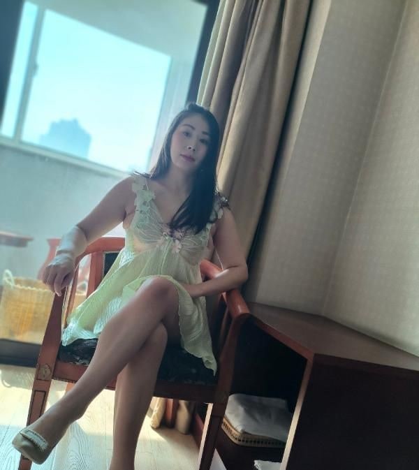新区性价比熟女凡凡 图片 2