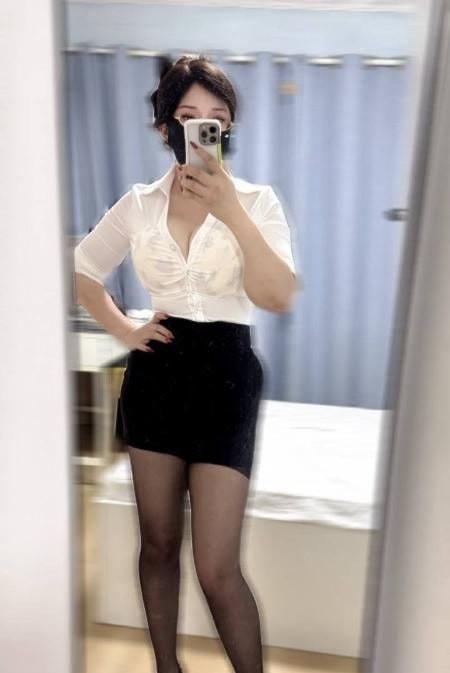 外滩E奶少妇 图片 2