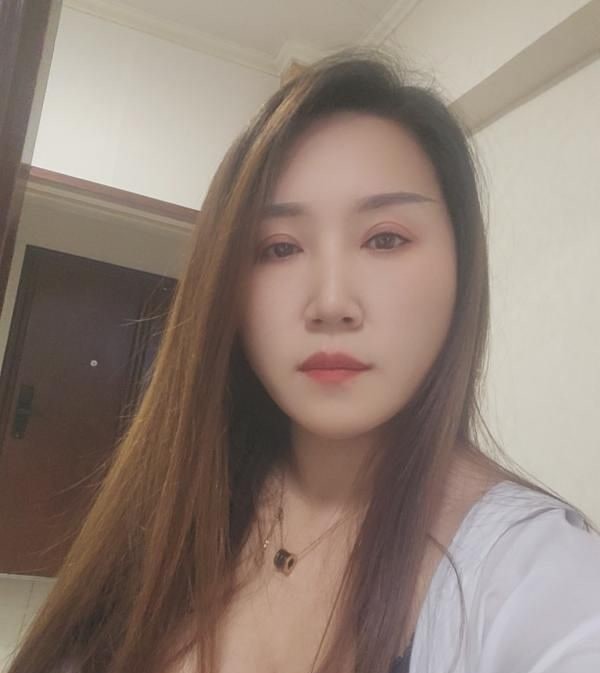 白云性感御姐 图片 3