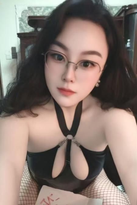 盘龙区眼镜妹 图片 3