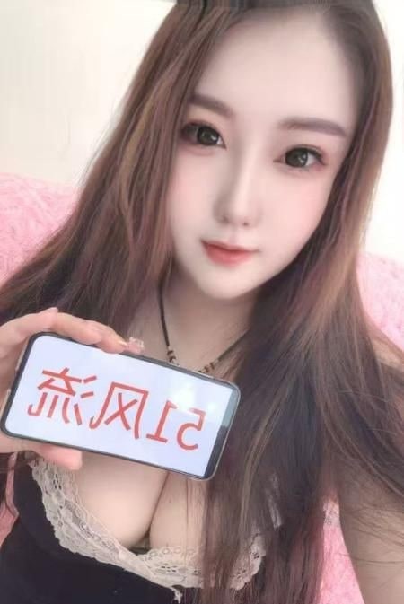 丰乳肥臀大波骚妇 图片 1