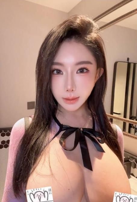 黄埔性感大奶秋秋 图片 1