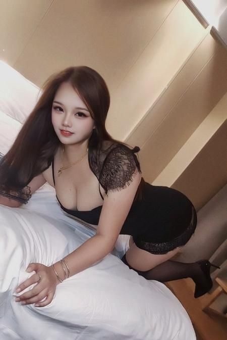 舌吻大臀开心果 图片 3