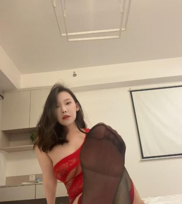 桐梓林服务控少妇 图片 2