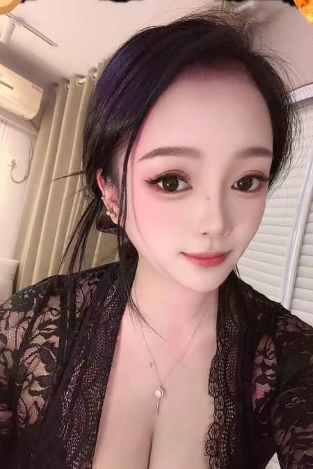 蕾丝巨乳女神 图片 1
