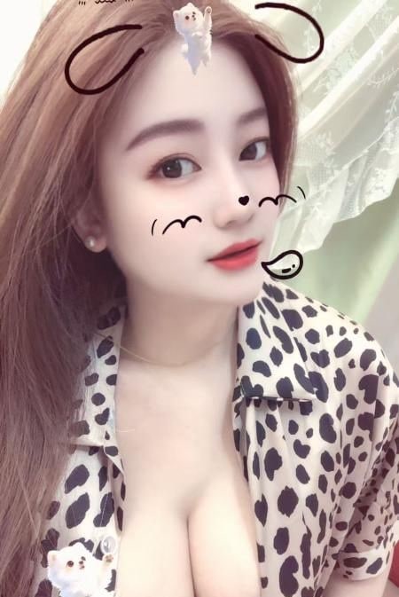 肤白口爆颜射大波妹 图片 1