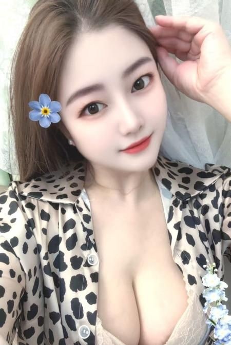 肤白口爆颜射大波妹 图片 2